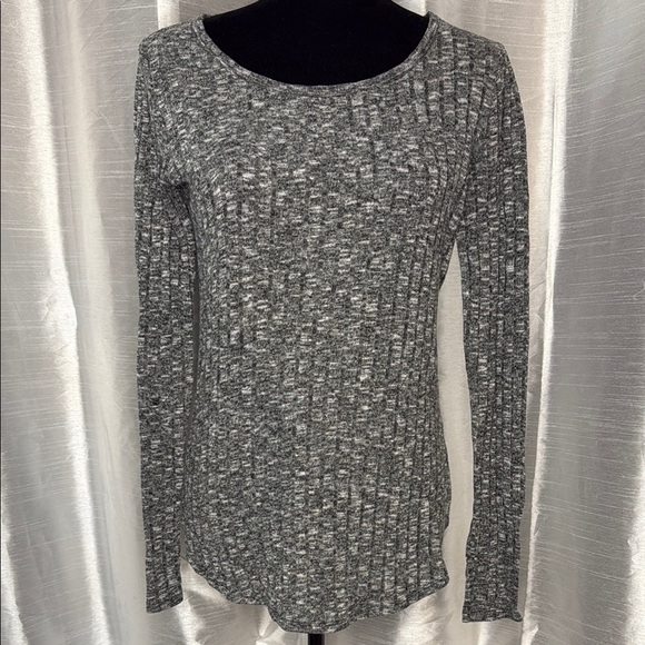 Abercrombie & Fitch Women’s Medium Ribbed Knit Long Sleeve Stretch Scoop Hem Top - Picture 1 of 7